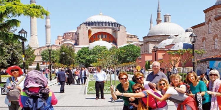 İstanbul'a gelen yabancı turist sayısı 16 milyonu geçti