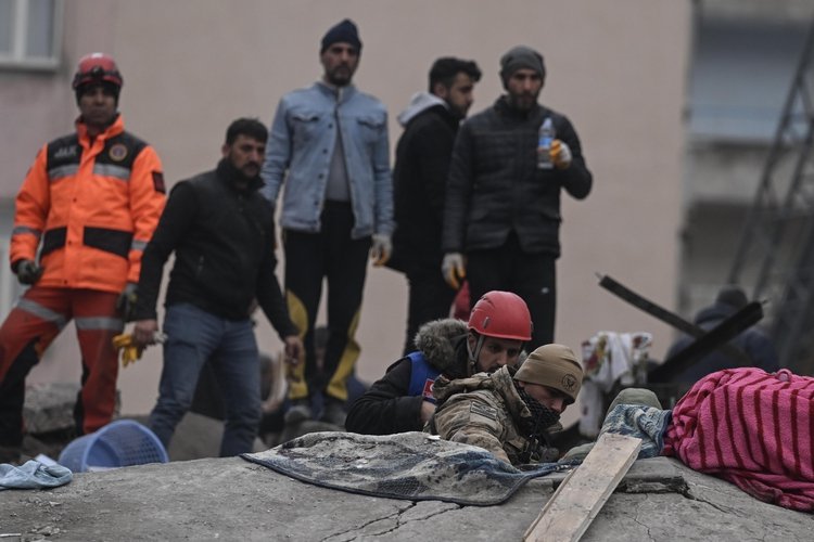 CANLI: Depremde üçüncü gün: Can kaybı artıyor