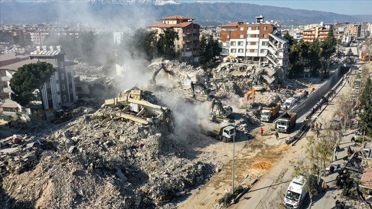 Kandilli Rasathanesi: Deprem 3 farklı şok ile meydana geldi, 80 saniyeden uzun sürdü