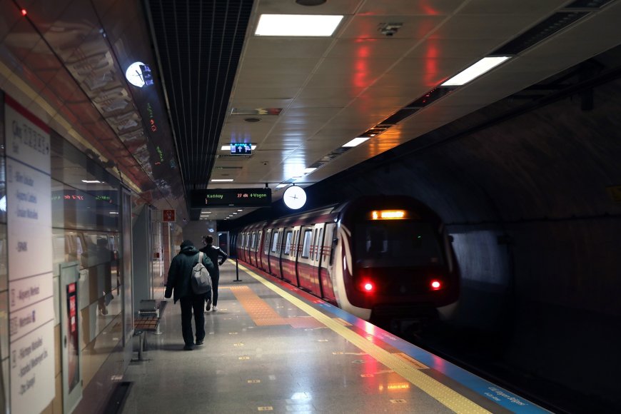 İstanbul'da metro seferleri saat 02.00'ye kadar uzatıldı