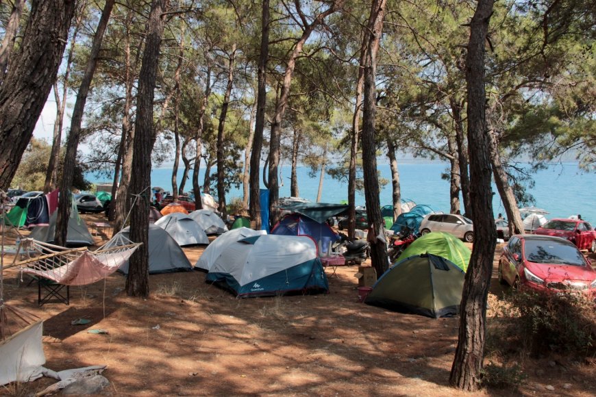 Yerli turist çadıra mahkum oldu!