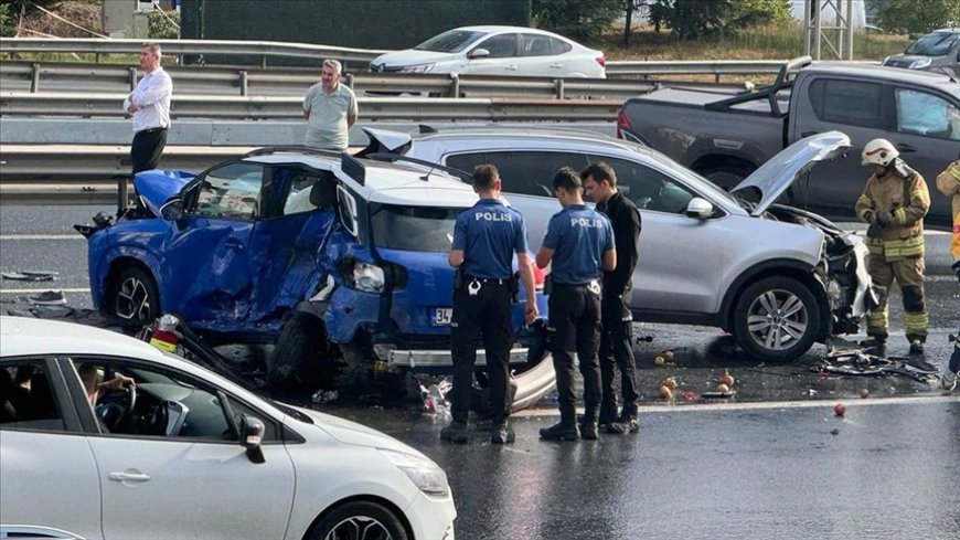 TEM Otoyolu'nda zincirleme kaza 2 ölü, 5 yaralı