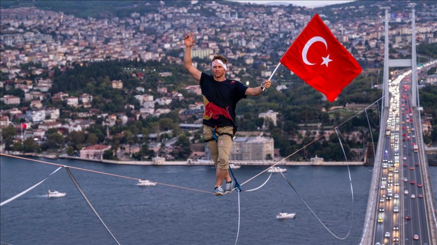 Boğaz'ı ip üzerinde yürüyerek geçti