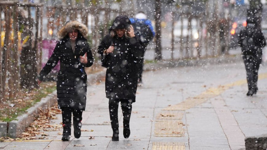 Türkiye beyaza büründü! Ankara ve İstanbul'da kar yağışı